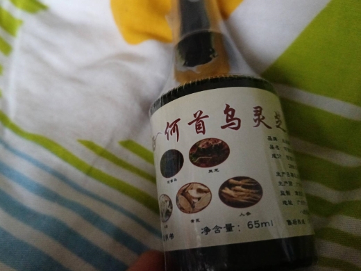 丝丝馨何首乌灵芝乌发液